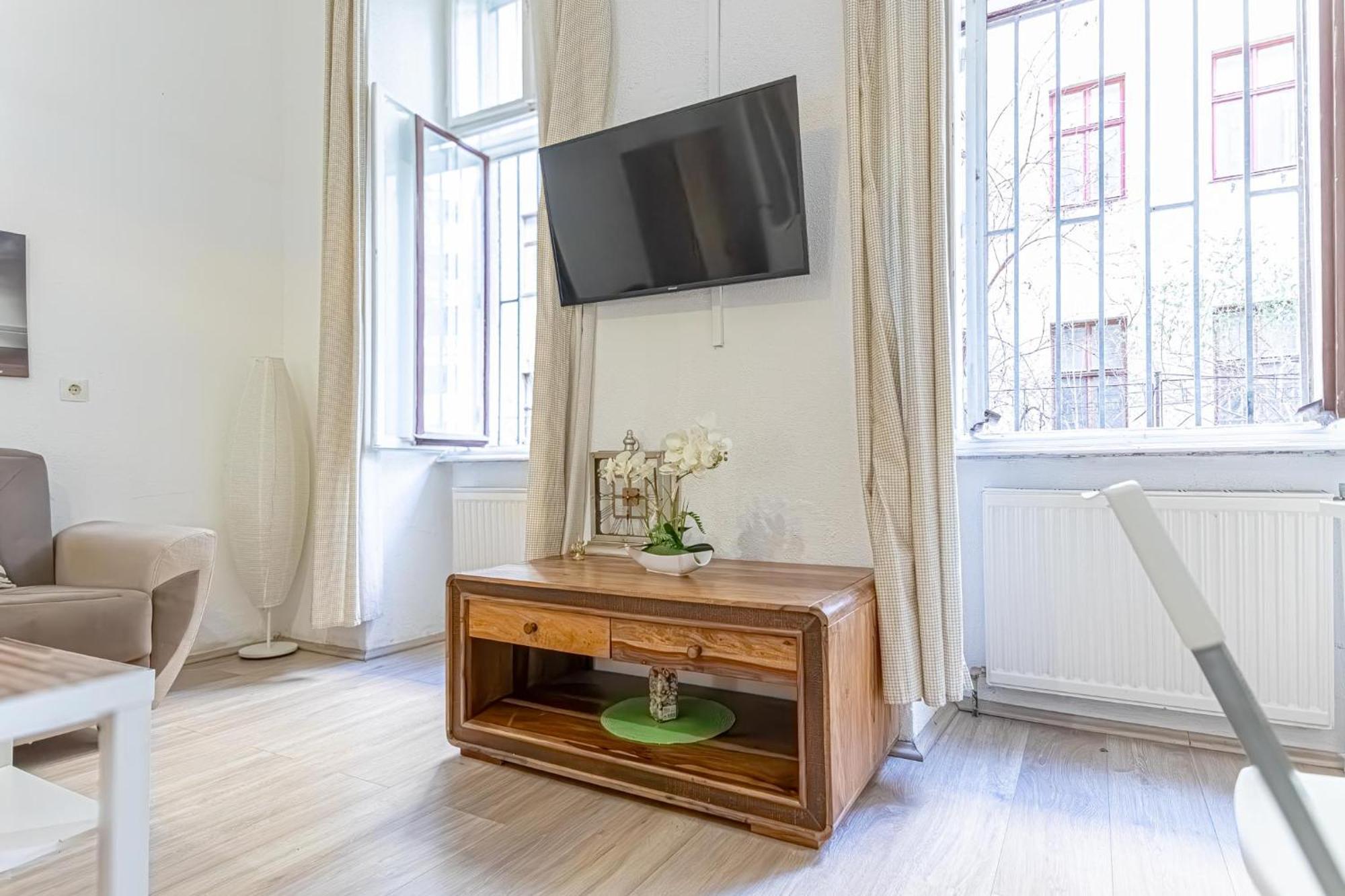 Chic Apartment- Suitable For Longstays Near Matzleinsforferplatz Відень Екстер'єр фото