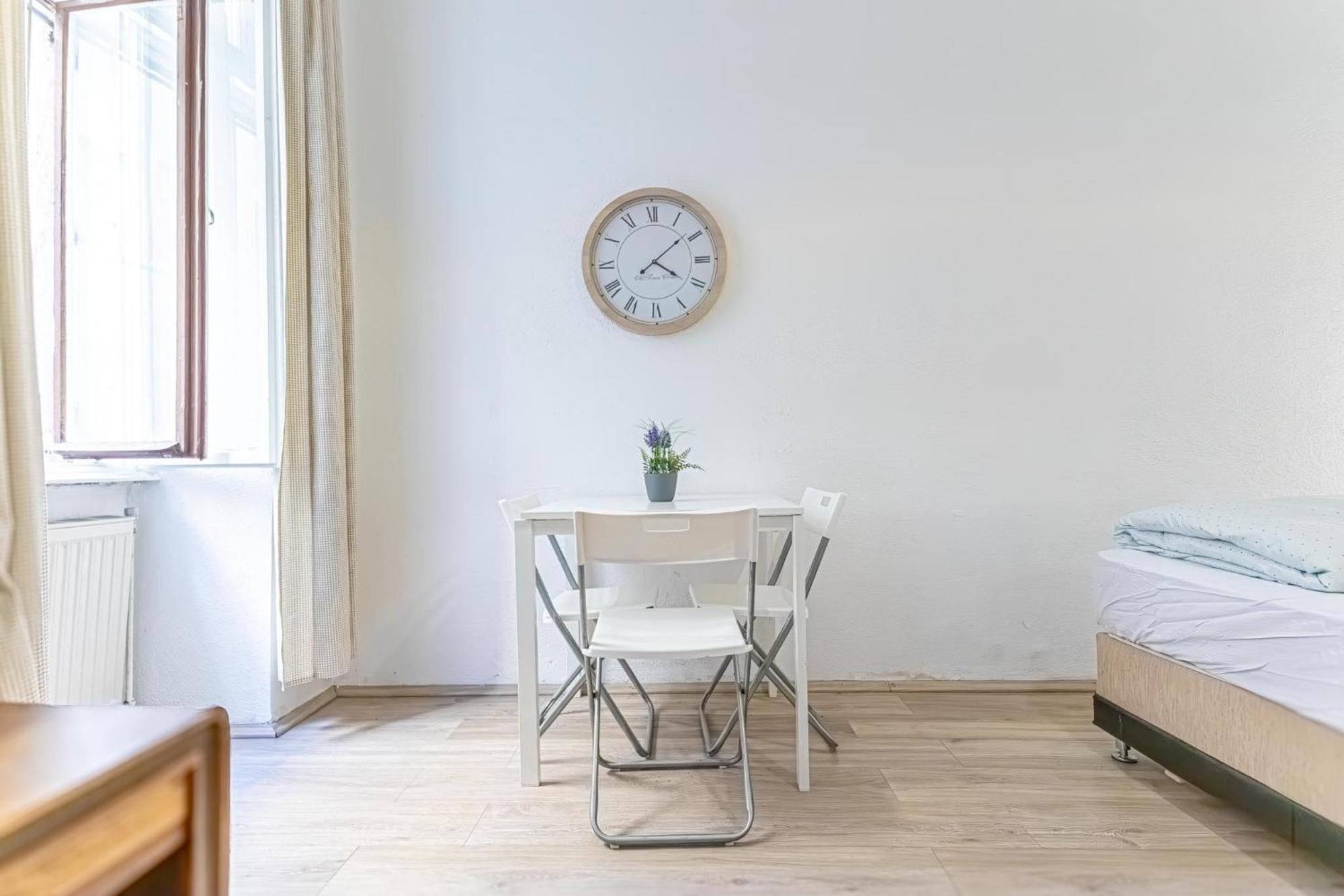 Chic Apartment- Suitable For Longstays Near Matzleinsforferplatz Відень Екстер'єр фото