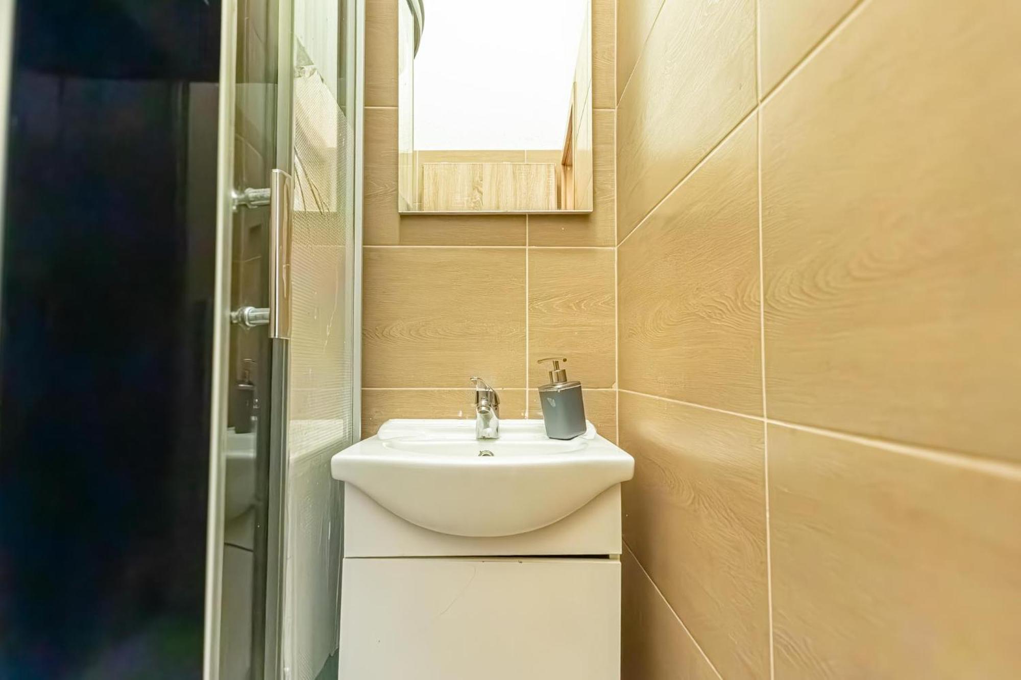 Chic Apartment- Suitable For Longstays Near Matzleinsforferplatz Відень Екстер'єр фото